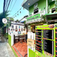 หน้าร้าน สเต๊กบ้านริมถนน