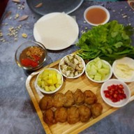 ข้าวคลุกกะปิ  by  คุณนาย สาขาเซนหลุยส์