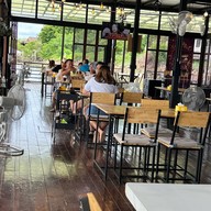 The Mae Klong Cafe and Restaurant (เดอะ แม่กลอง) -