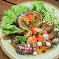 The Mae Klong Cafe and Restaurant (เดอะ แม่กลอง) -