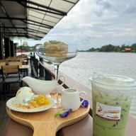 The Mae Klong Cafe and Restaurant (เดอะ แม่กลอง) -