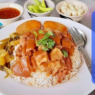 ขาหมูทองพรรณ ถนนประชาอุทิศ