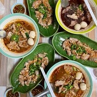 เมนูของร้าน ก๋วยเตี๋ยวหมูภูเขาไฟอุดมผล