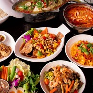 เรือนอีนัว อาหารไทยอีสาน เรือนอีนัว