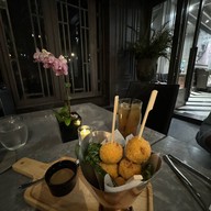 Lady L Garden Bistro