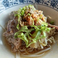 เมนูของร้าน ก๋วยเตี๋ยวเนื้อวัว ซา หลัก เก้า ถนนพระเทพ