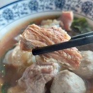 เมนูของร้าน ก๋วยเตี๋ยวเนื้อวัว ซา หลัก เก้า ถนนพระเทพ