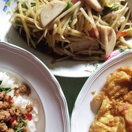 ไข่เจียว ไก่แจ้ หลังวัดมหาพฤฒาราม