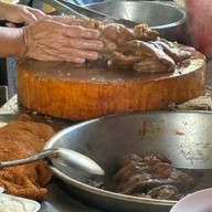 ข้าวขาหมูนายอุ๊ พลับพลาไชย