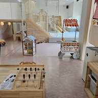 Little dude playhouse (kid cafe)