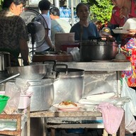 ข้าวขาหมูนายอุ๊ พลับพลาไชย