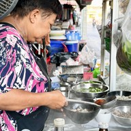 บรรยากาศ ก๋วยเตี๋ยวเนื้อ ศรเดชโภชนา
