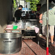 ข้าวขาหมูนายอุ๊ พลับพลาไชย