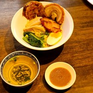 ⭐️อ้วนนะหมูกรอบชาชู ข้าวมันไก่