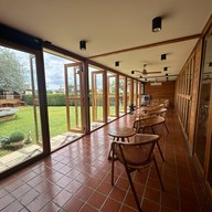 GOOD GOOSE กาแฟและขนม -