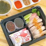 財 ไช้ ข้าวมันไก่ สไตล์สิงคโปร์ -