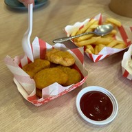 GOOD GOOSE กาแฟและขนม -