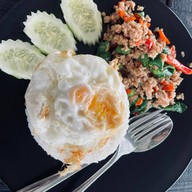 กินลมชมนา
