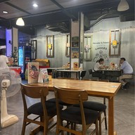 Kojung Beef x สยามกะเพราคาเฟ่ (สุขุมวิท 26) The Chapter Market (สุขุมวิท 26)