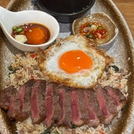 Kojung Beef x สยามกะเพราคาเฟ่ (สุขุมวิท 26) The Chapter Market (สุขุมวิท 26)