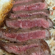 Kojung Beef x สยามกะเพราคาเฟ่ (สุขุมวิท 26) The Chapter Market (สุขุมวิท 26)