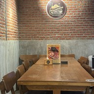 Kojung Beef x สยามกะเพราคาเฟ่ (สุขุมวิท 26) The Chapter Market (สุขุมวิท 26)