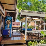 หน้าร้าน ก๋วยจั๊บญวน เล้งแซ่บ มี-พุง