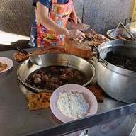 เมนูของร้าน ข้าวขาหมูนายอุ๊ พลับพลาไชย