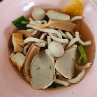 เมนูของร้าน ต. ก๋วยเตี๋ยวลูกชิ้นปลา