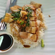 เมนูของร้าน ก๋วยจั๊บน้ำข้นเจ้าเก่าโคลิเซียม -