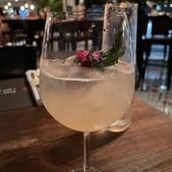 Scarlett Wine Bar & Restaurant โรงแรมพูลแมน จี สีลม