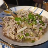เมนูของร้าน อีสานไทปัน x กะเพราถาด (สวนน้ำสายไหม) สวนน้ำสายไหม