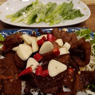 เมนู ร้านอาหาร กะพง หนามแดง (อาหารตามสั่ง เมนูเด็ด ผัดไทยกะพง หมี่กระเฉด กะพงคั่วพริกเกลือ กะพงลาบอิสาน แกงเหลืองกะพง ยอดมะพร้าว) Namdeang