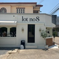lot no.8 cafe & pastry .