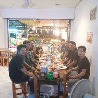 บรรยากาศ ร้านอาหาร กะพง หนามแดง (อาหารตามสั่ง เมนูเด็ด ผัดไทยกะพง หมี่กระเฉด กะพงคั่วพริกเกลือ กะพงลาบอิสาน แกงเหลืองกะพง ยอดมะพร้าว) Namdeang