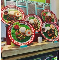 ตั๊กกระเพราถาดยักษ์พลัส โรงพยาบาลราชวิถี รพ ราชวิถี