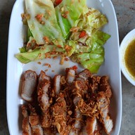 เมนู ร้านอาหาร กะพง หนามแดง (อาหารตามสั่ง เมนูเด็ด ผัดไทยกะพง หมี่กระเฉด กะพงคั่วพริกเกลือ กะพงลาบอิสาน แกงเหลืองกะพง ยอดมะพร้าว) Namdeang