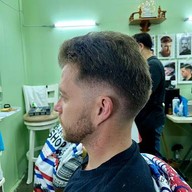 ร้านตัดผมชาย D.E.A BARBER SHOP   ตลาดสุวรรณเกลียวทอง เจริญนคร