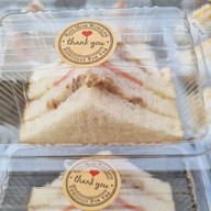 กาแฟ ลองเบิ่ง - บ้านฟ้า  คลอง6