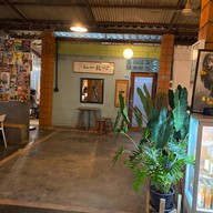 ร้านโกดัง หลังโรงเรียนสตรี