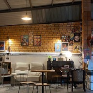 ร้านโกดัง หลังโรงเรียนสตรี