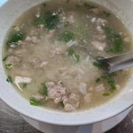 เมนูของร้าน กู๋ขายข้าวต้ม ตลาดสดธนบุรี
