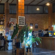 ร้านโกดัง หลังโรงเรียนสตรี