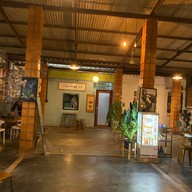 ร้านโกดัง หลังโรงเรียนสตรี