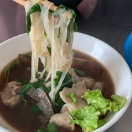 ก๋วยเตี๋ยวเนื้อตุ๋น-หมูตุ๋นบางกรวย