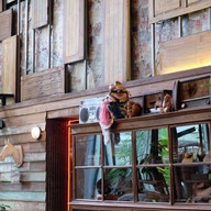 บรรยากาศ Madam Pahtehh 2515 หมากแข้ง