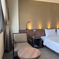 โรงแรม หลุยส์ แทเวิร์น