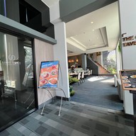 โรงแรม หลุยส์ แทเวิร์น