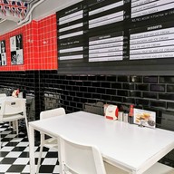 บรรยากาศ Buster’s Fish and Chips - Comfort Food and Drinks