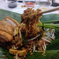 เมนูของร้าน ผัดไทยไฟทะลุ ถนนดินสอ